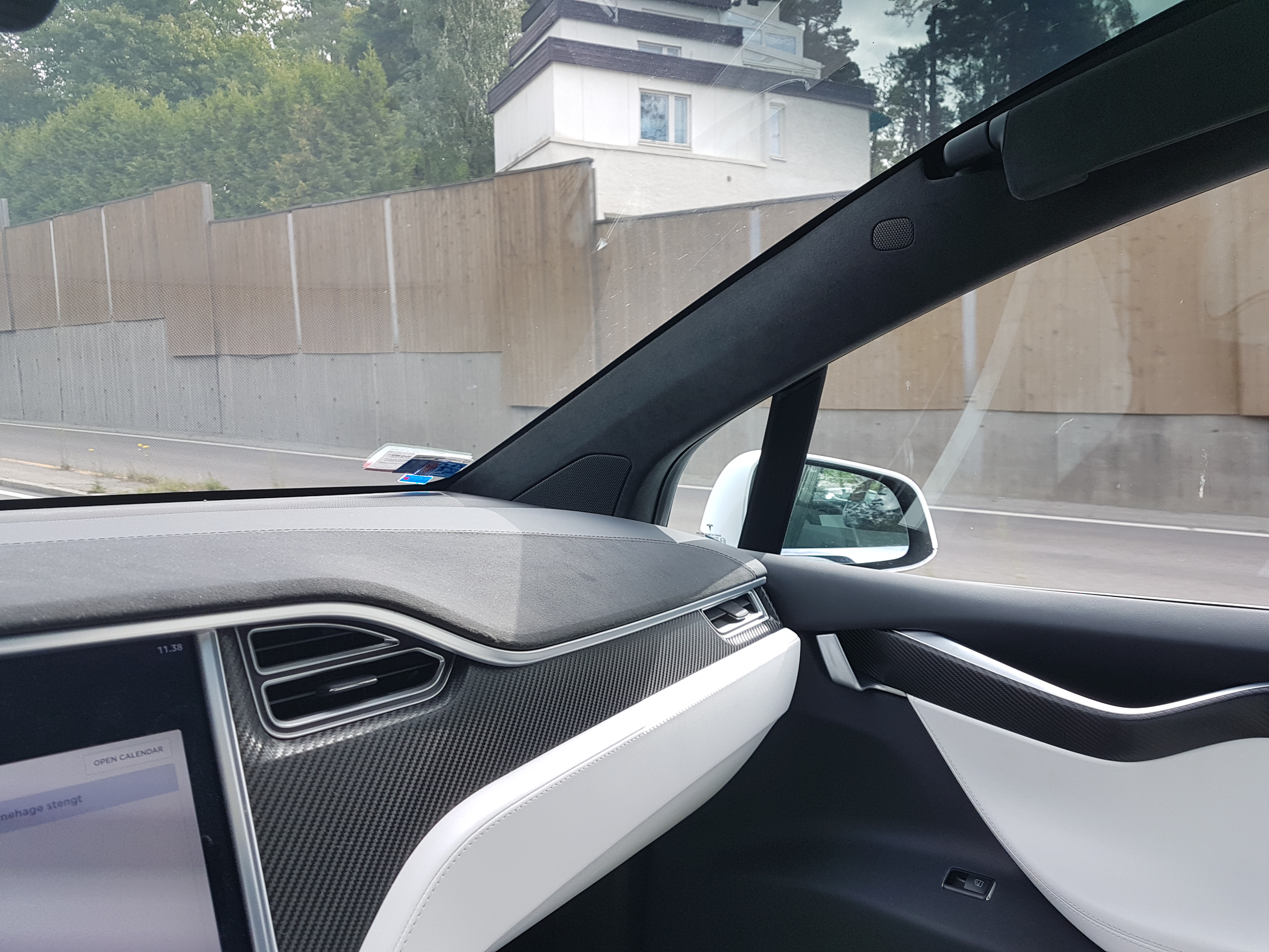 Tesla Model X Right side mirror not folded out