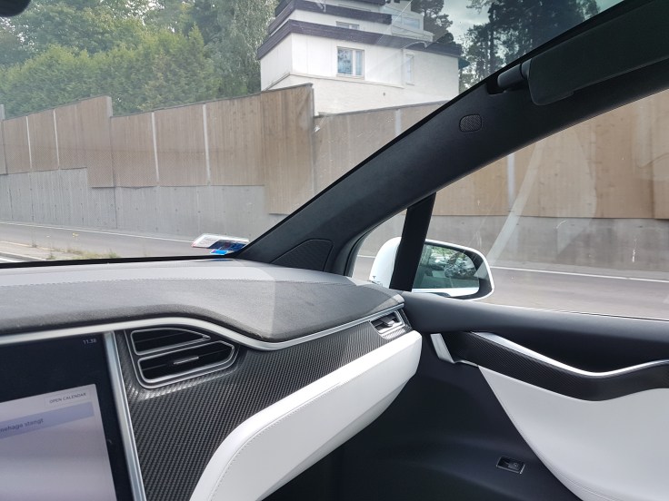 Tesla Model X Right side mirror not folded out