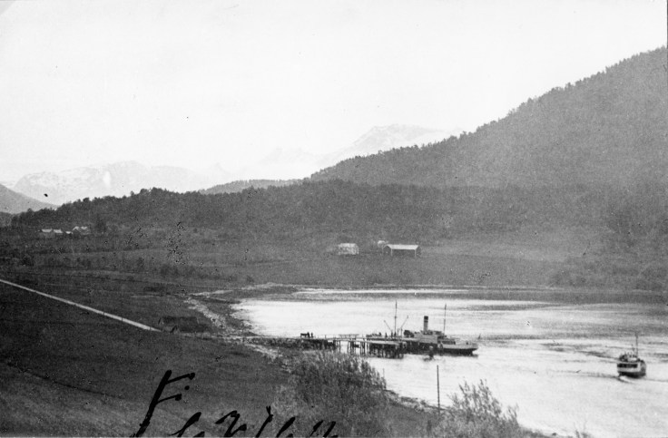 Fergekaia i Nordvika i Eid